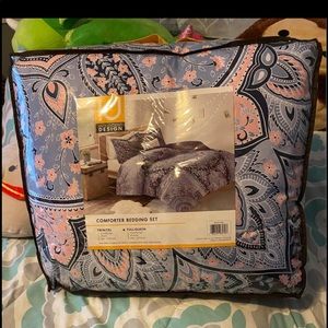 Full/queen comforter
